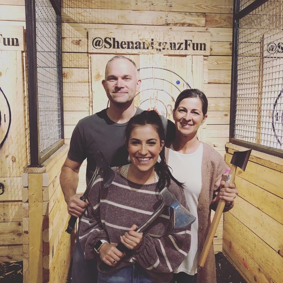 Meet your Posher, Kandi - Picture 3 of 3